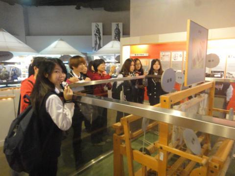 服飾科參觀高雄實踐大學畢業成果展、高雄國立科學工藝博物館3.jpg