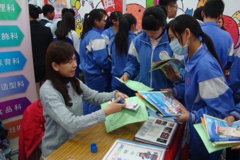 105學年度嘉新國中招生宣導3.jpg