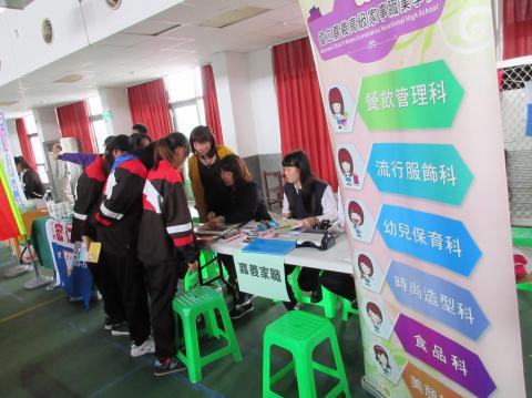 106學年度民雄國中招生宣導1.jpg